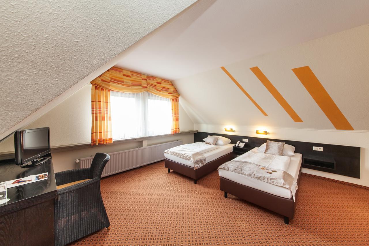 Hotel Strohgaeu Korntal Munchingen Bagian luar foto