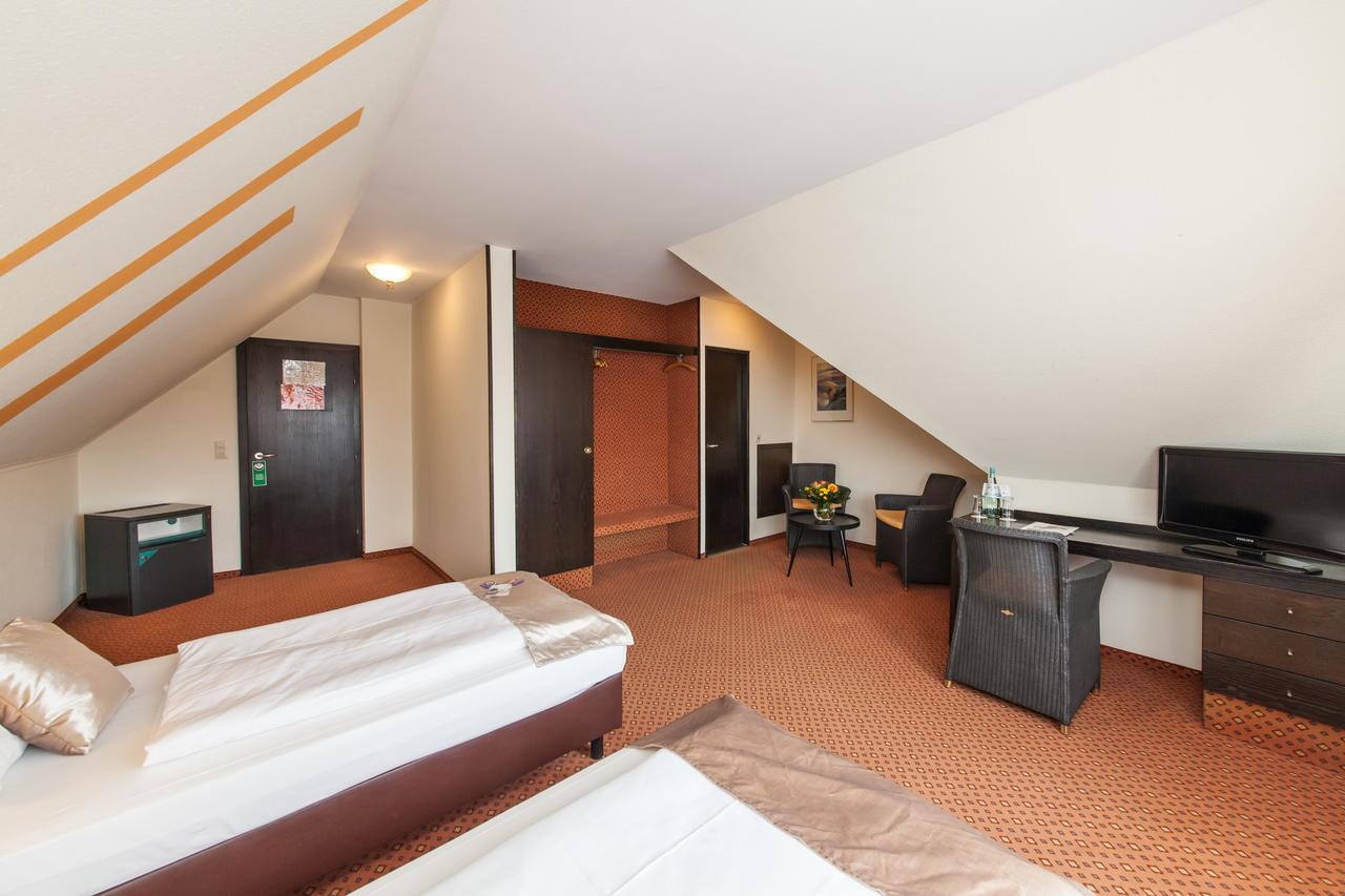 Hotel Strohgaeu Korntal Munchingen Bagian luar foto