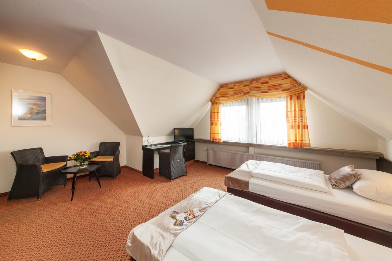 Hotel Strohgaeu Korntal Munchingen Bagian luar foto