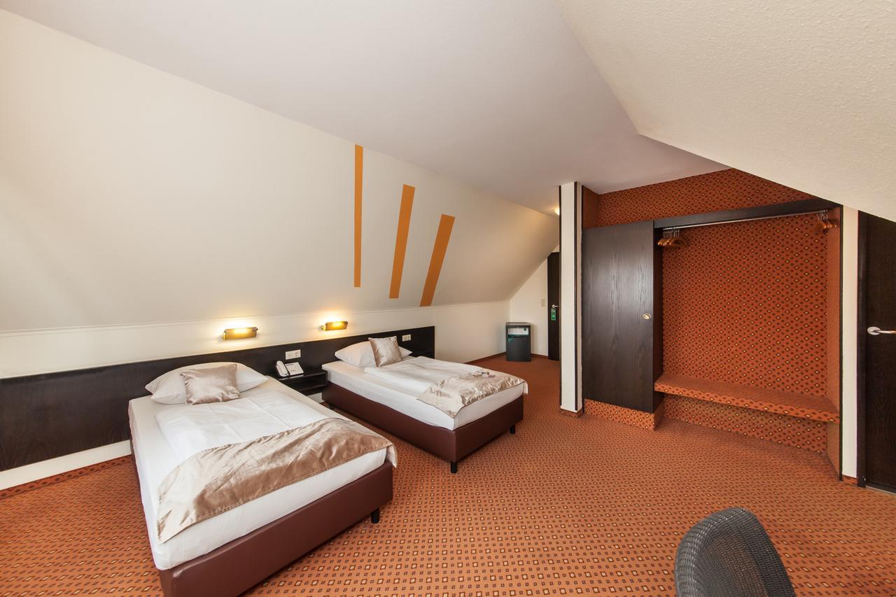Hotel Strohgaeu Korntal Munchingen Bagian luar foto