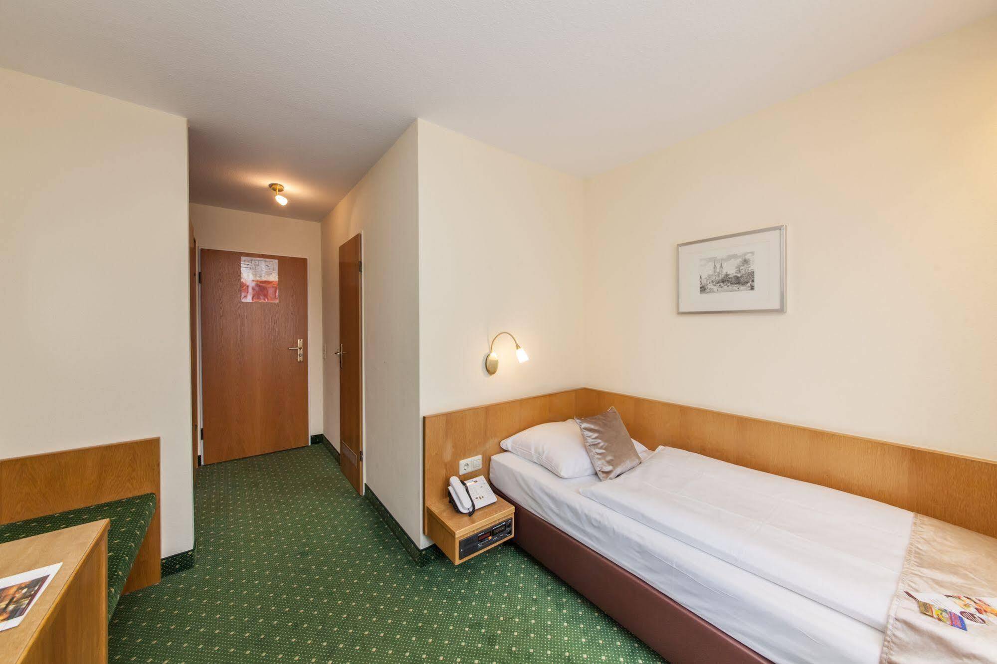 Hotel Strohgaeu Korntal Munchingen Bagian luar foto