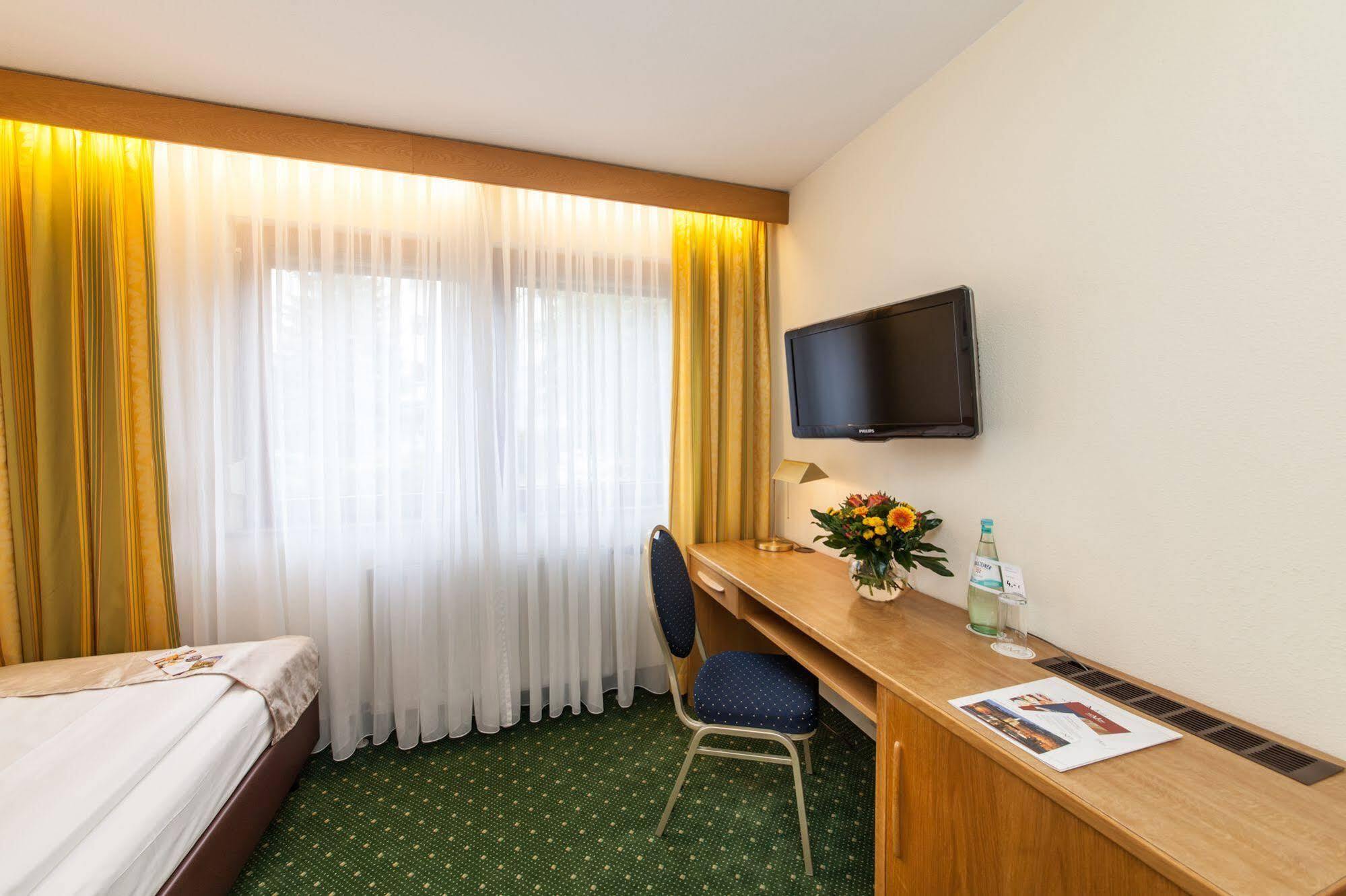 Hotel Strohgaeu Korntal Munchingen Bagian luar foto