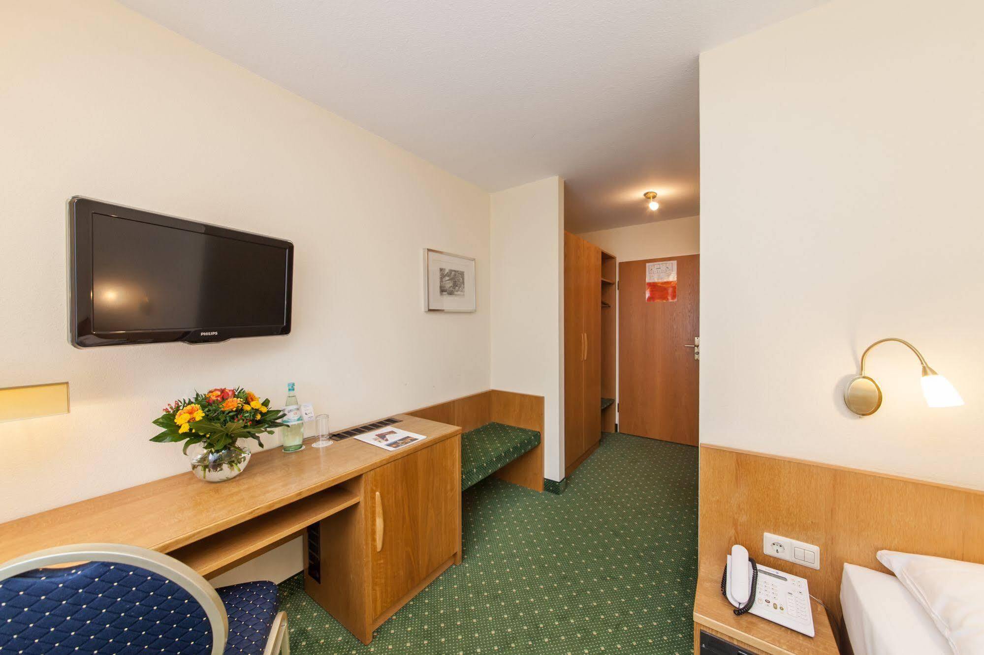 Hotel Strohgaeu Korntal Munchingen Bagian luar foto