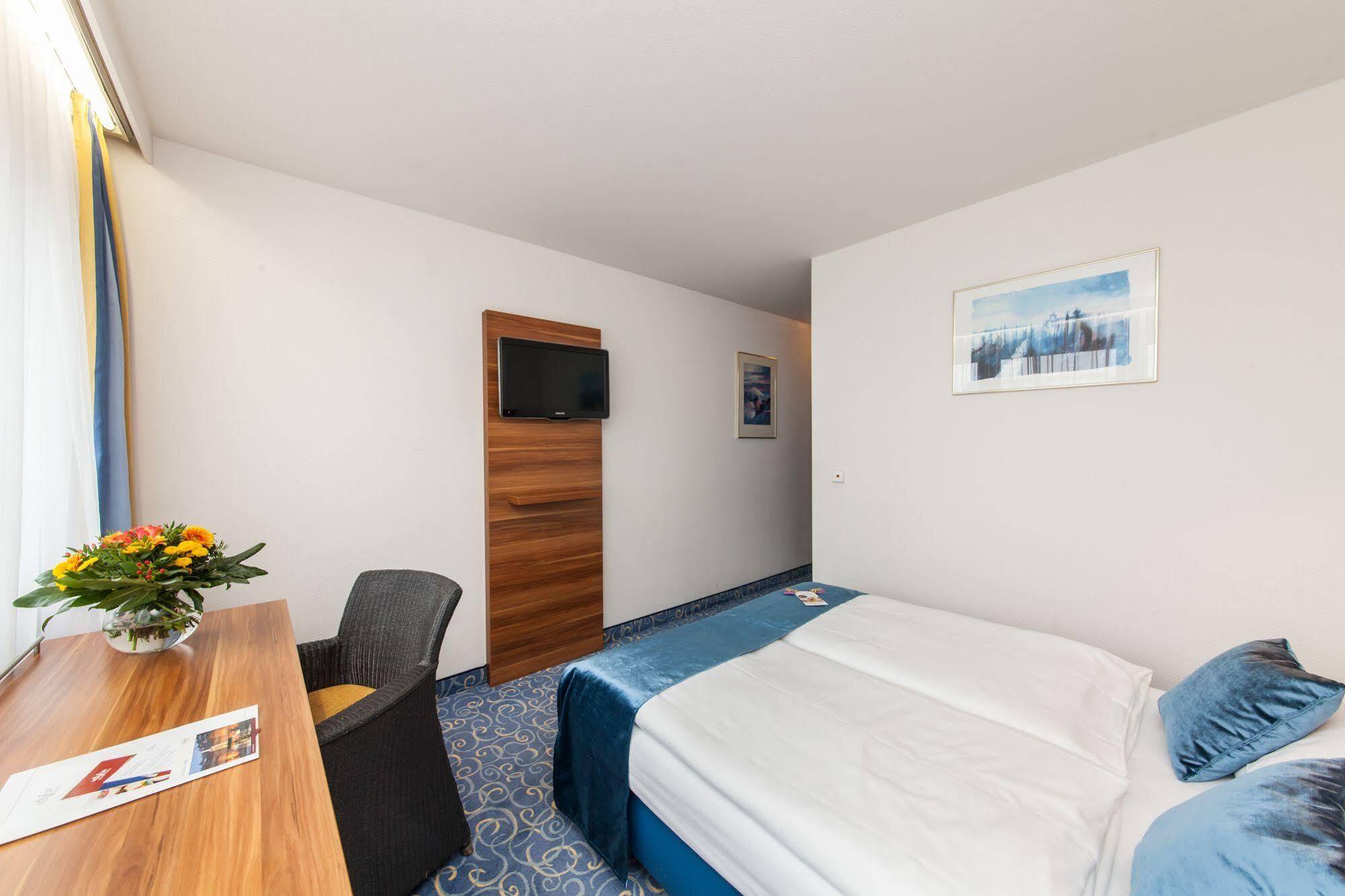 Hotel Strohgaeu Korntal Munchingen Bagian luar foto