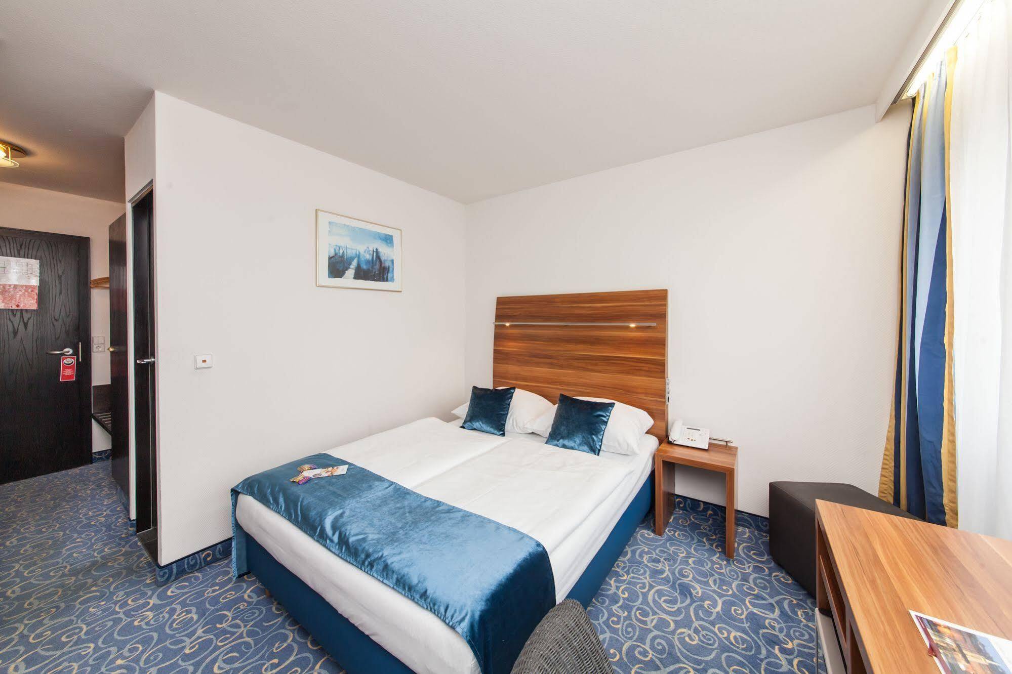 Hotel Strohgaeu Korntal Munchingen Bagian luar foto