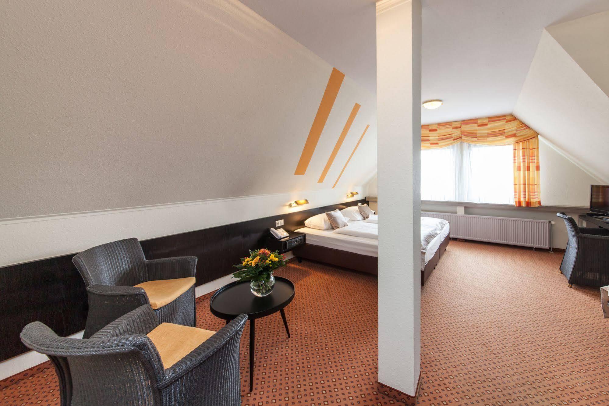 Hotel Strohgaeu Korntal Munchingen Bagian luar foto