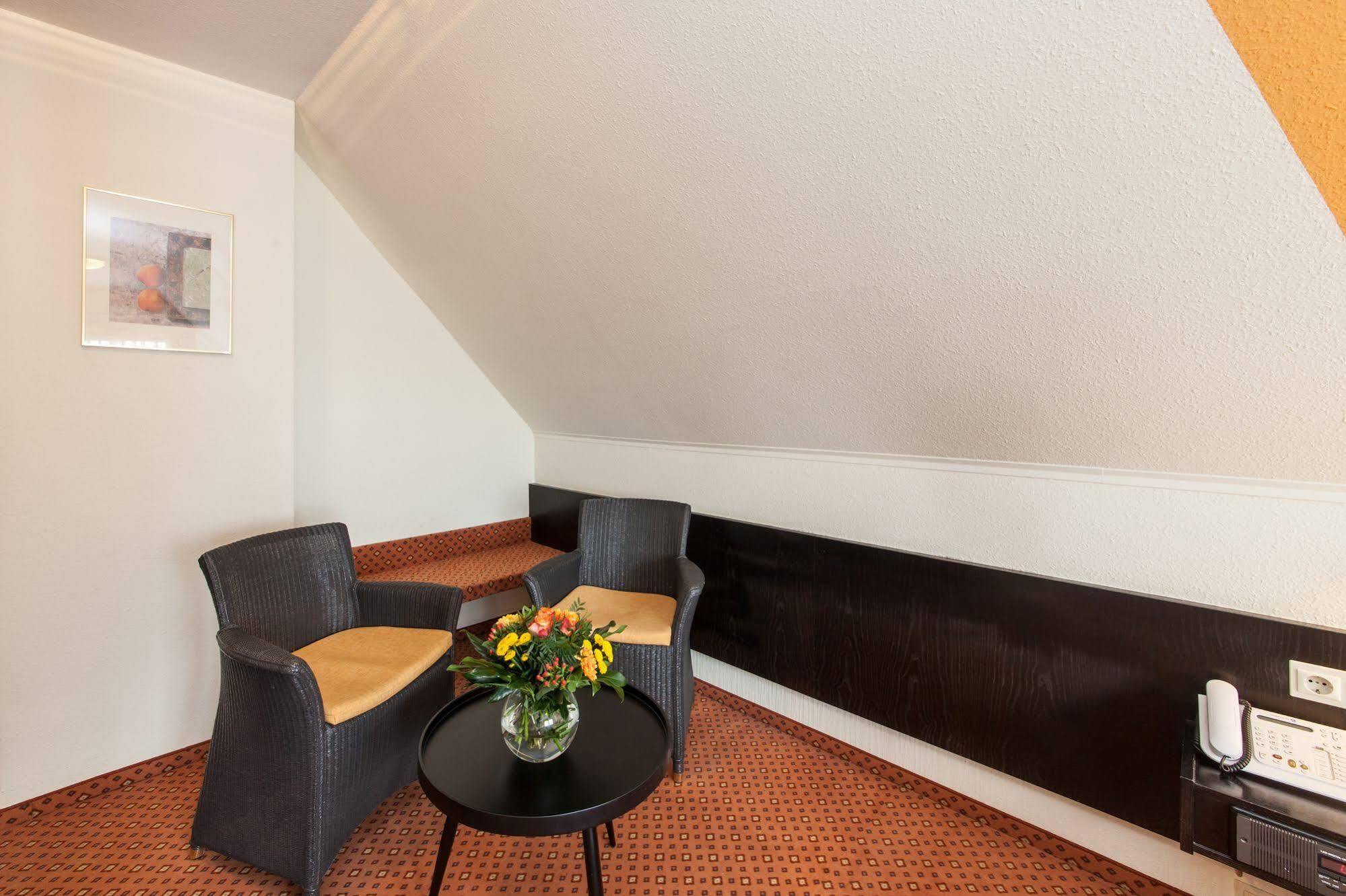 Hotel Strohgaeu Korntal Munchingen Bagian luar foto